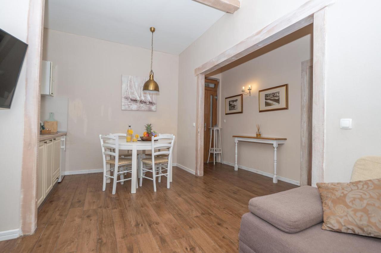 Petra & Rustic Apartma Makarska
